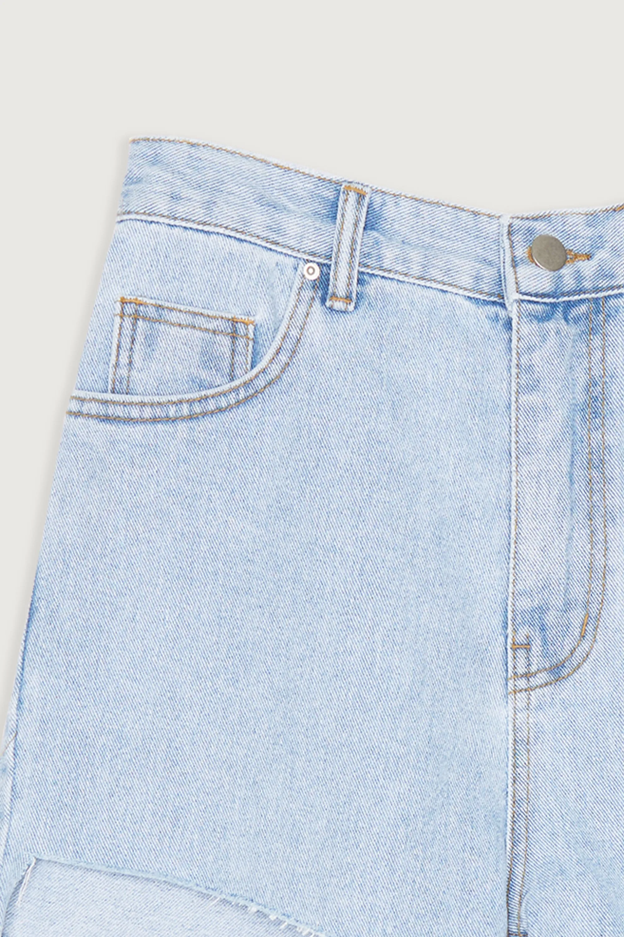 JEAN SHORT WITH FRAYED HEM