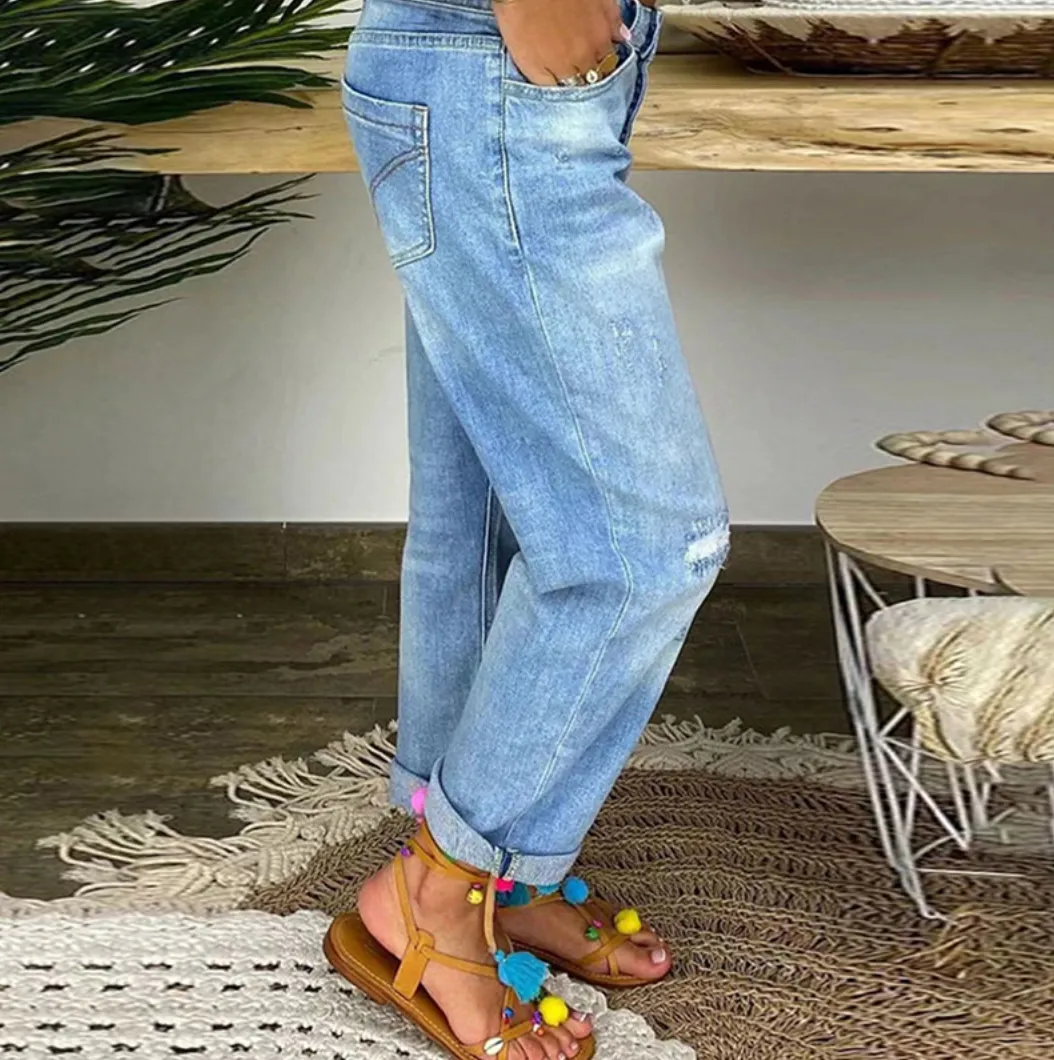 Women's Distressed Boyfriend Jeans - Relaxed Fit - Button Fly - Casual Denim